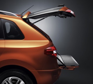 Renault Koleos launche in India : Split tailgate
