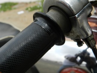 1954 BSA C11G : Authentic Grips