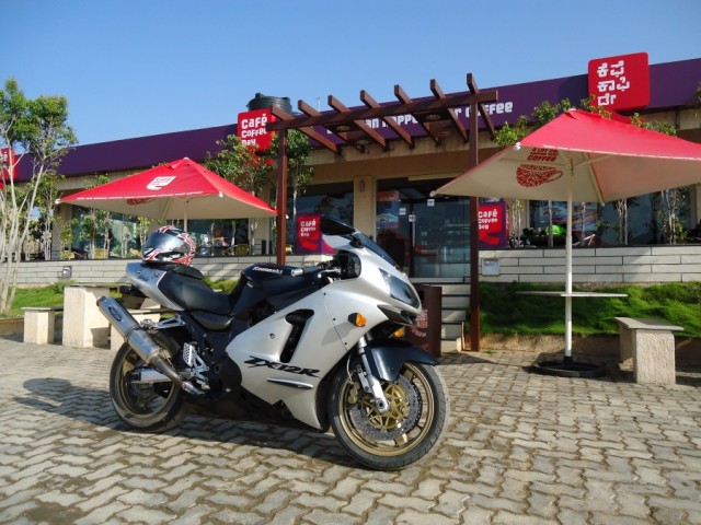 More '04 Kawasaki ZX-12R goodness!