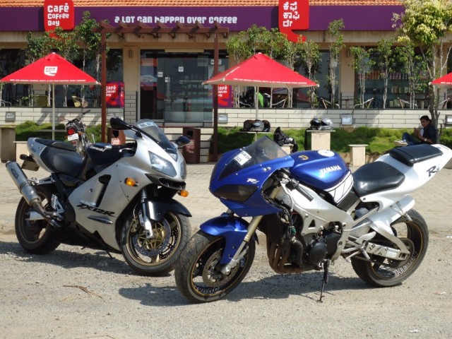 Yamaha R1 vs Ninja ZX-12R