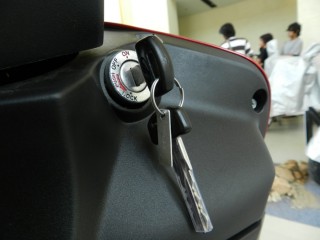 Key slot without back lighting on the Mahindra Duro 125 DX