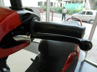 Mahindra Duro 125 DX : Brake Lock Lever