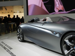 BMW Vision ConnectedDrive at the 11th AutoExpo : Red strips of fiber optic light