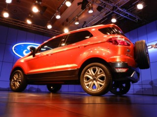 Ford EcoSport Unveiled : Rear 3/4 ground level!