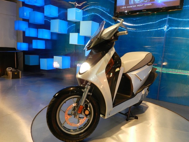 Hero MotoCorp LEAP - a Hybrid Scooter at the 11th Auto Expo 2012