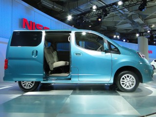 Nissan Evalia launched in India at the 11th Auto Expo 2012 : Side View