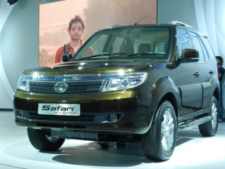 Tata Motors New Safari Storme : Gold, Front 3/4