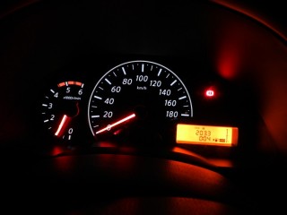 Renault Pulse : Instrument Console at night