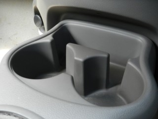 Renault Pulse : Cup Holders