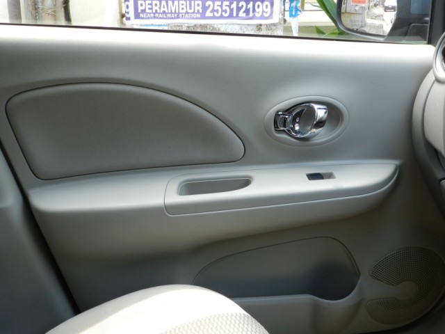 Renault Pulse : Door