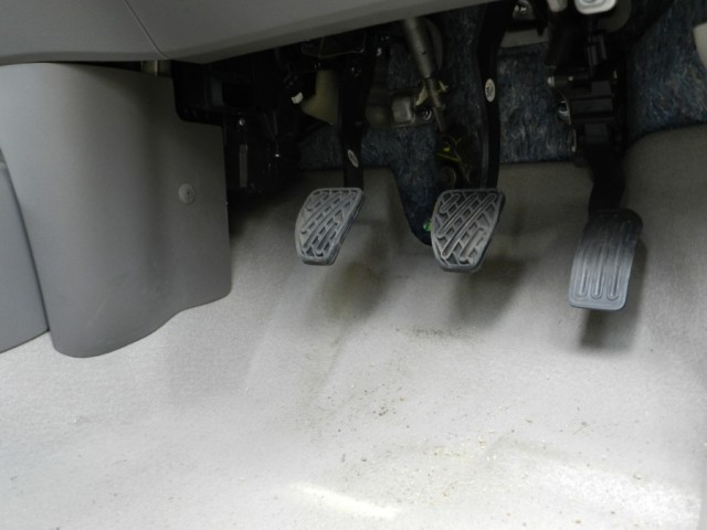 Renault Pulse : Pedals