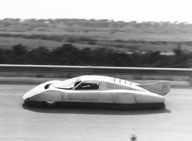 An elegant front section, shaped along aerodynamic efficiency lines, large glazed surfaces and gullwing doors are the visually conspicuous features of the world-record-setting Mercedes-Benz  C 111-III experimental car.