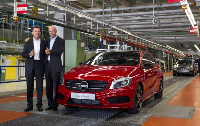 Start of production of the new Mercedes-Benz A-Class (July 16, 2012, Mercedes-Benz Rastatt plant): Dr. Dieter Zetsche, Chairman of the Daimler Board of Management and Head of Mercedes-Benz Cars (right), Dr. Wolfgang Bernhard, Member of the Daimler Board of Management, Manufacturing and Procurement Mercedes-Benz Cars & Mercedes-Benz Vans