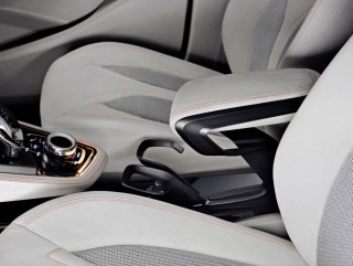 BMW Concept Active Tourer Interior 08 : Arm rest and cup holder
