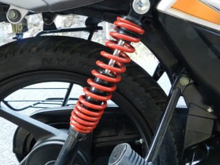 Mahindra 2 Wheelers Pantero : Coiled 5-step adjustable Rear Suspension