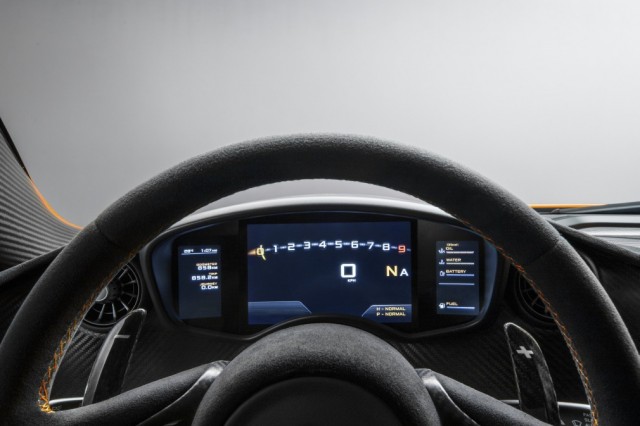 McLaren P1 Interior : Digital Display