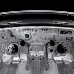 2013 Mercedes-Benz SL Roadster Frontbass : Openings in the firewall for placing the bass loudspeakers