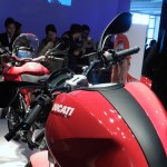 Ducati Monster 795 : Sculpted Tank, 64 degrees of lock-to-lock steering travel