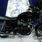 Triumph Motorcycles Bonneville : Side