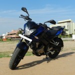 Bajaj Pulsar 200 NS : Front 3/4